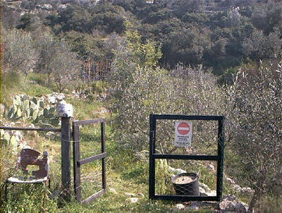 L'ingresso all'eremo, luogo di raccoglimento e studio di Ernesto