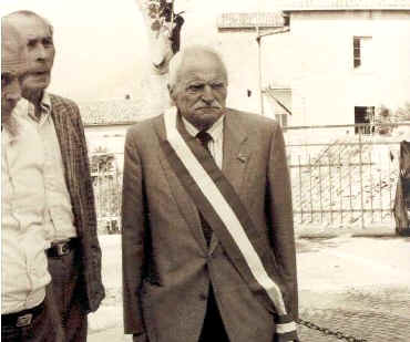 Giuseppe Luzi con la fascia tricolore di vicesindaco